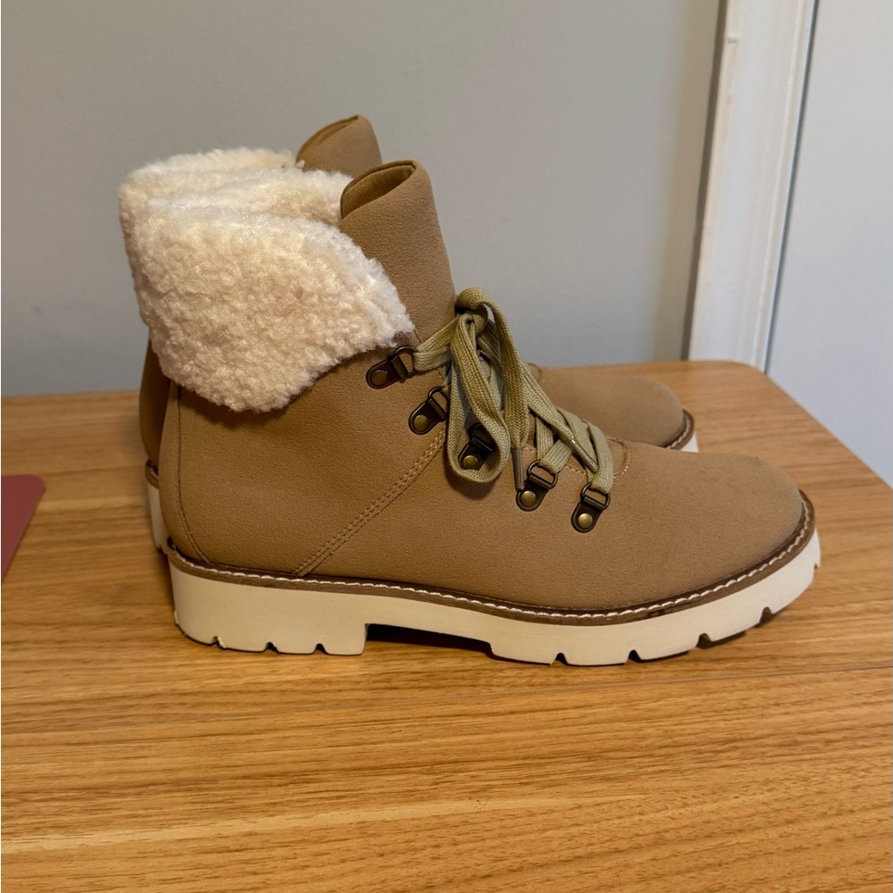 Women's Tan Ankle Boots with Faux Fur Lining